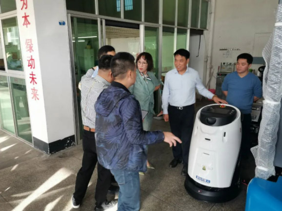 情暖永新昌丨熱烈歡迎廈門總商會舉辦的哈工大會長班同學光臨廈門永新昌參觀指導。