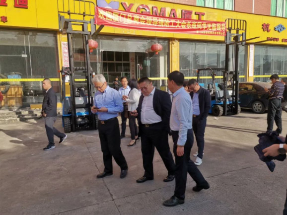 情暖永新昌丨熱烈歡迎廈門總商會舉辦的哈工大會長班同學光臨廈門永新昌參觀指導。